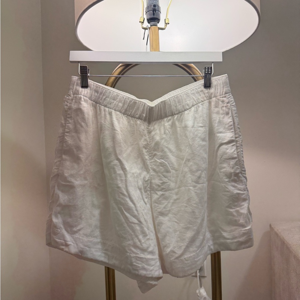 Abercrombie & Fitch White Bermuda Shorts Classic Fit